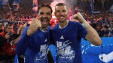 Edin Dzeko leads Schalke to Bundesliga promotion at 40 years old