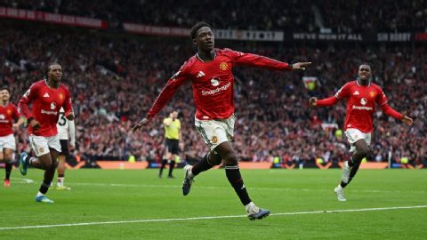 Man United's thrilling win seals Champions League .