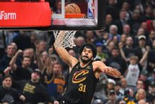 Cavaliers close out Raptors in Game 7, advance to face Pistons