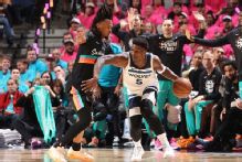 Edwards' returns propels Wolves past Spurs in Game 1 stunner
