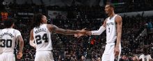 Spurs dejan a Wolves con su peor derrota en playoffs para empatar la semifinal