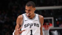 Wembanyama iguala a Olajuwon, Shaq y Kareem con números de J3