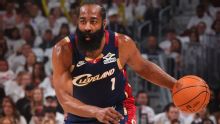 Harden sale al rescate de los Cavaliers ante Pistons