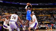 Thunder dejan a los Lakers al borde del abismo
