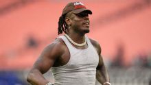 NFL: Chargers firman al ala cerrada David Njoku según fuentes