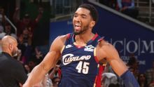 Em noite magistral de Donovan Mitchell, Cavs dominam os Pistons no segundo tempo e empatam a série na NBA