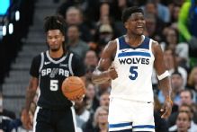 Defiant Edwards says Wolves not worried with season on brink