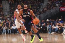 Un juez desestima cargo de delito por armas contra James Harden