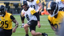 Aaron Rodgers quickly gets back to work with Steelers at OTAs