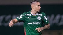 Paulinho sofre entorse no tornozelo e volta a ser desfalque do Palmeiras