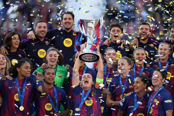 Barcelona routs OL Lyonnes to win UWCL title
