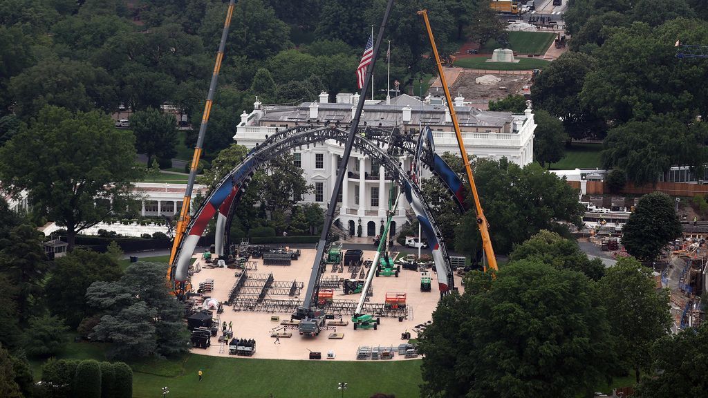 UFC Octagon Built on White House Lawn for 250th Anniversary Bout