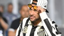 Poupado, Neymar disputa campeonato de pôquer horas antes de jogo do Santos