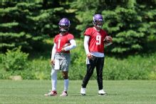 McCarthy: No 'awkwardness' with Murray over QB1 competition