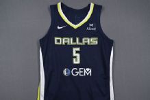 Paige Bueckers' WNBA debut jersey sells for record $64,720