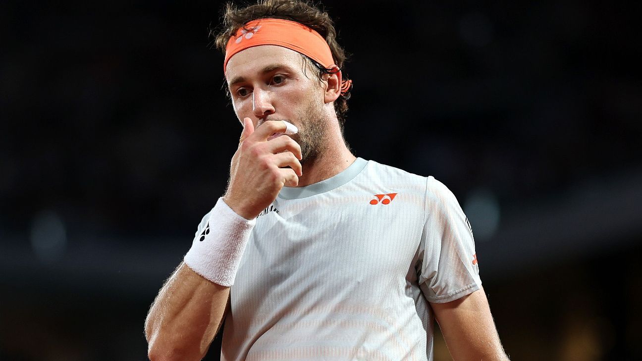 French Open keeps faith in human line calls on clay