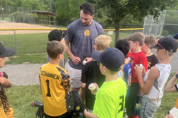 Skenes' visit with Little Leaguers for 'love' of game