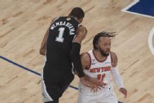 Victor Wembanyama avoids flagrant foul for shoving Brunson