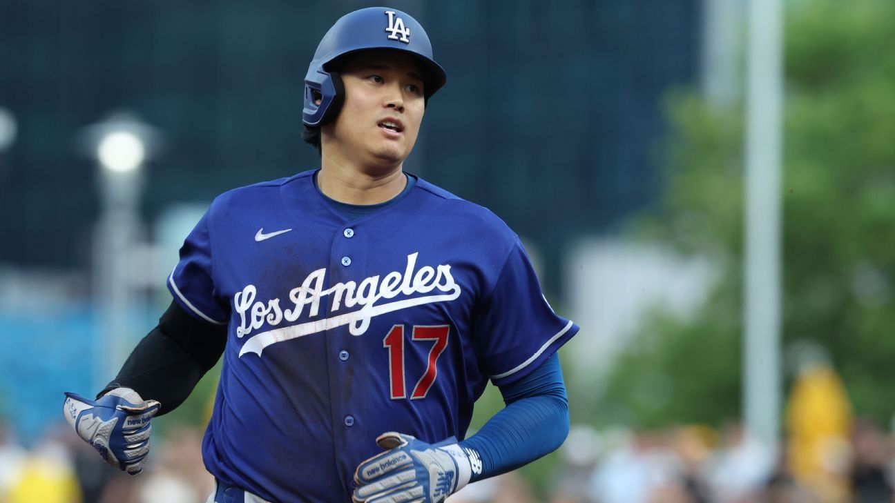 Ohtani Exits Game With Knee Inflammation, Dodgers Call It Precautionary