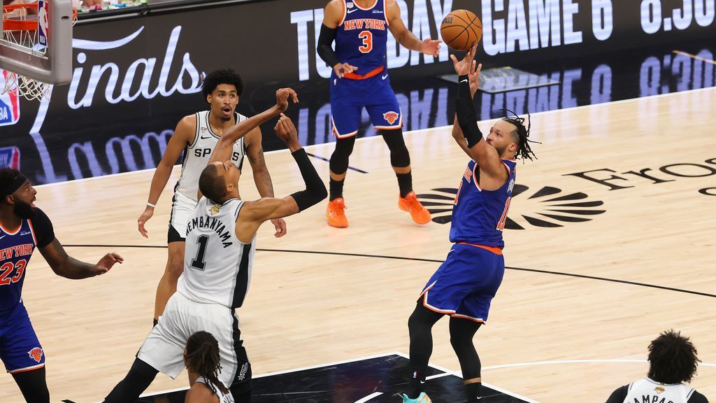Brunson shuts door on Spurs as Knicks win title