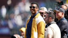 Jameis Winston helps Japan's fans clean up after World Cup match