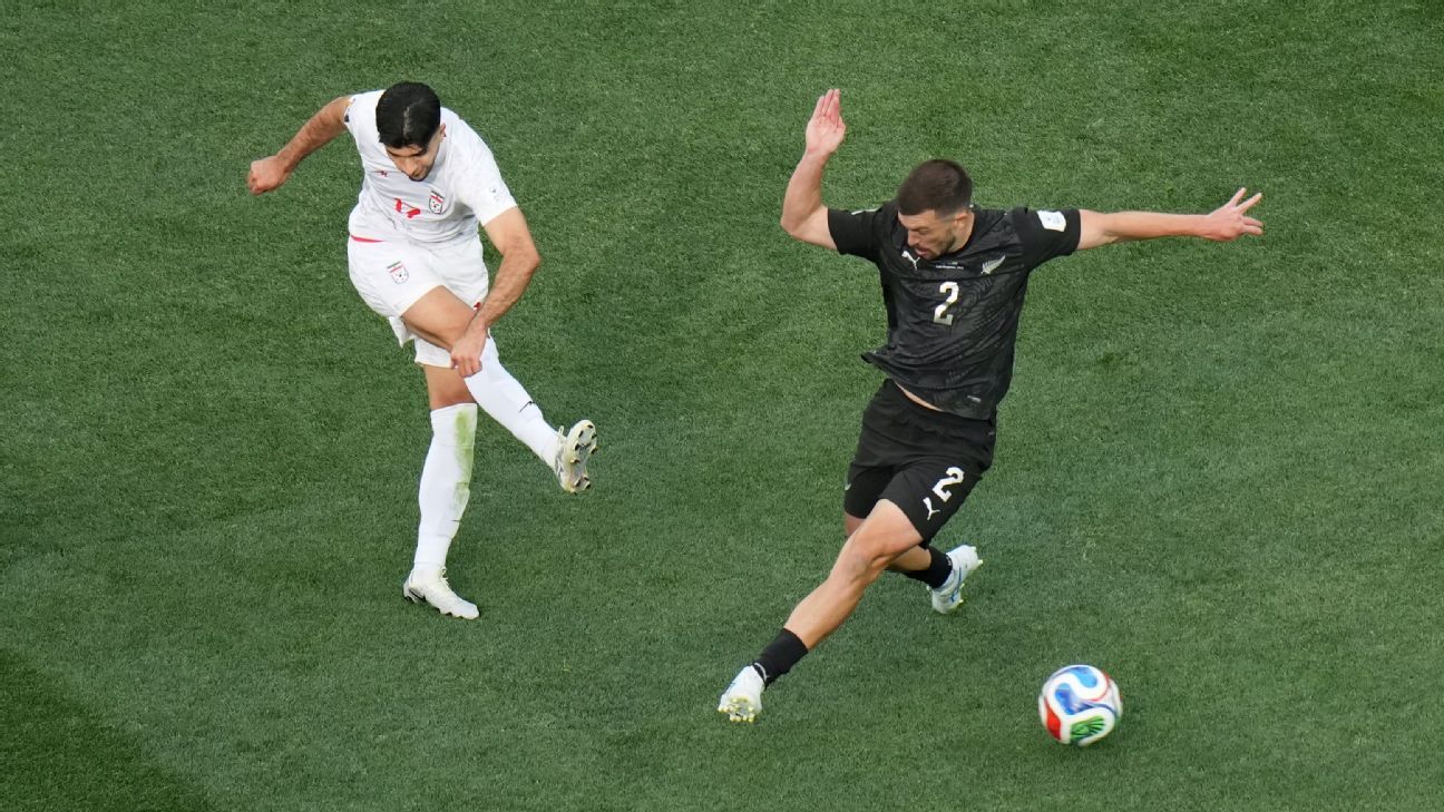 Nueva Zelanda sorprendió a Irán y le robó un empate en el debut