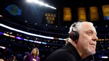 Fallece Lawrence Tanter, veterano locutor de los Lakers