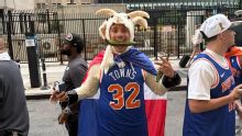 Knicks fans wake up early, crowd NYC for championship parade