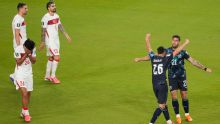 U.S. clinches Group D as 10-man Paraguay edges Turkey