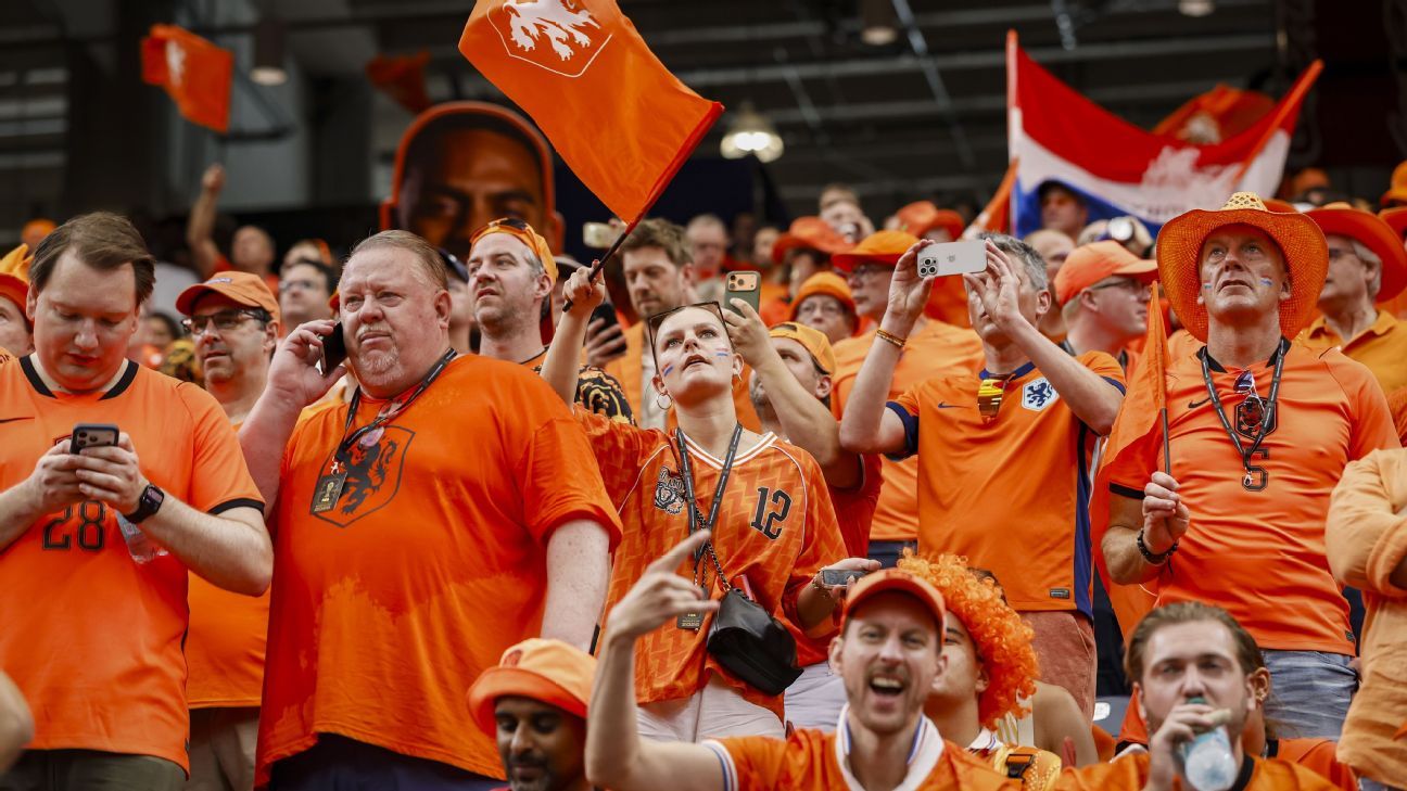 World Cup Daily: Norway fans' 'Viking Row' takes o...