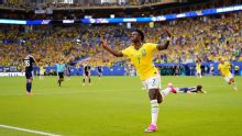 Vinicius Jr. leva jornais à loucura com show pelo Brasil contra Escócia: 'Senta-se à mesa dos craques'