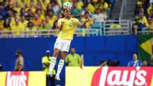 Danilo elogia Ancelotti por mudar esquema do Brasil e admite Seleção 'sem equilíbrio' no 4-2-4: 'Estava faltando um jogador...'