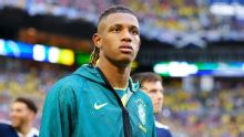 Textor vai a jogo da Seleção com camisa do Brasil e cita o que Botafogo fez por Danilo até Copa: 'O mundo meio que desistiu dele...'