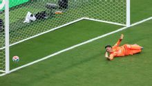 Bielsa surpreende e tira Muslera após frango em Uruguai x Espanha na Copa do Mundo
