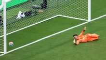 Uruguay yank keeper Muslera at HT after howler against Spain
