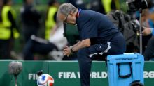Bielsa diz que Muslera pediu para sair de Uruguai x Espanha após frango: 'Não foi uma decisão minha'