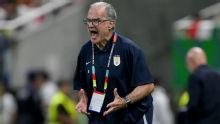 Bielsa 'explode' e desabafa em entrevista após eliminação do Uruguai na Copa: 'Vamos logo com isso'