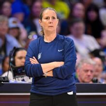 Lynx coach Cheryl Reeve ties WNBA regular-season wins record