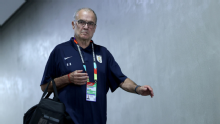 Marcelo Bielsa llegó a Uruguay tras la eliminación del Mundial 2026
