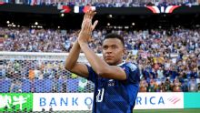 Paraguai é fácil? Mbappé é direto sobre duelo na Copa e quer evolução da França mesmo após show: 'A gente ainda pode melhorar'