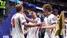 Meia da Inglaterra revela como foi jogar até de lateral e se impressiona com Kane: 'Ele é simplesmente ridículo'