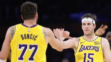 Josh Kushner, Bob Iger comprarán Lakers por $12,000 millones, fuentes
