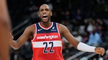 Khris Middleton regresa a Wizards en un acuerdo entre seis equipos