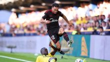 En España destacaron el "gesto de capitán" de Gabriel Suazo en Sevilla