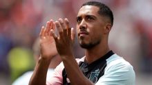 Manchester United tem negociações avançadas por novo meio-campista após anunciar Andrey Santos e recuar por Éderson