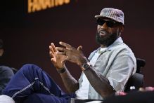 LeBron, still mum on decision, riles up fans with 76ers mantra