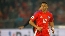 Si es que no encuentra club en una liga top de Europa, Alexis jugaría en la U
