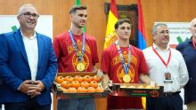 O inusitado presente que dupla da Espanha recebeu por título da Copa do Mundo: mais de 150kgs de tomate