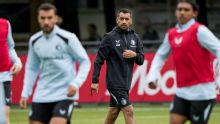 Van Bronckhorst wil Zechiël bij Feyenoord houden: "Een potentiële basisspeler"