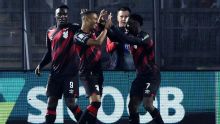 Athletico marca dois gols em cinco minutos e vence o São Paulo de virada na volta do Brasileirão